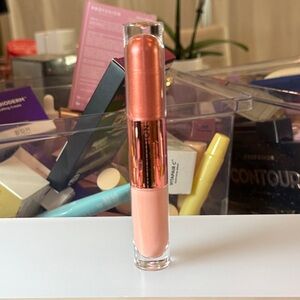 Dual Liquid Shadow In The Color Infatuated